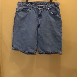 Vintage Men’s 560 Levi’s shorts size W38 x L11
